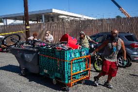 LA Mayor Oversees Homeless Camp Sweep - Los Angeles