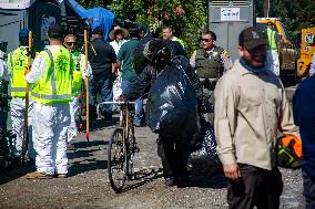 LA Mayor Oversees Homeless Camp Sweep - Los Angeles