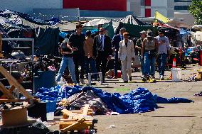 LA Mayor Oversees Homeless Camp Sweep - Los Angeles