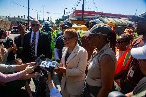 LA Mayor Oversees Homeless Camp Sweep - Los Angeles