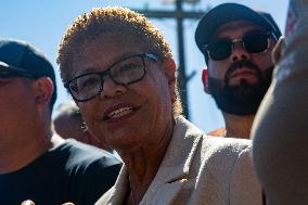LA Mayor Oversees Homeless Camp Sweep - Los Angeles