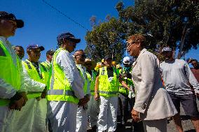 LA Mayor Oversees Homeless Camp Sweep - Los Angeles