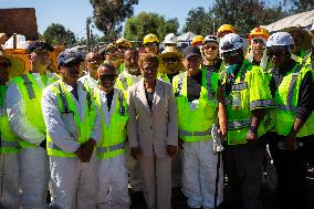 LA Mayor Oversees Homeless Camp Sweep - Los Angeles