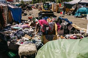 LA Mayor Oversees Homeless Camp Sweep - Los Angeles