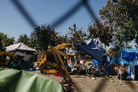 LA Mayor Oversees Homeless Camp Sweep - Los Angeles