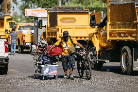 LA Mayor Oversees Homeless Camp Sweep - Los Angeles