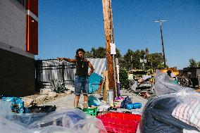 LA Mayor Oversees Homeless Camp Sweep - Los Angeles