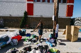 LA Mayor Oversees Homeless Camp Sweep - Los Angeles
