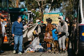 LA Mayor Oversees Homeless Camp Sweep - Los Angeles