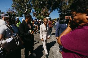 LA Mayor Oversees Homeless Camp Sweep - Los Angeles
