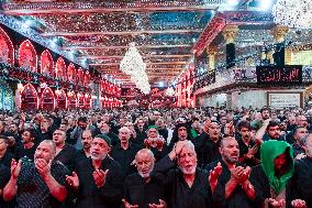 Pilgrims Gather for Sacred Friday - Iraq
