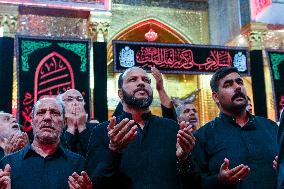 Pilgrims Gather for Sacred Friday - Iraq
