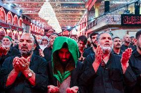 Pilgrims Gather for Sacred Friday - Iraq