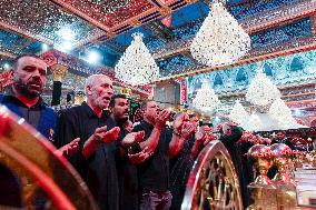 Pilgrims Gather for Sacred Friday - Iraq