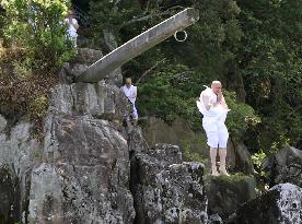 Lake-jumping religious ritual