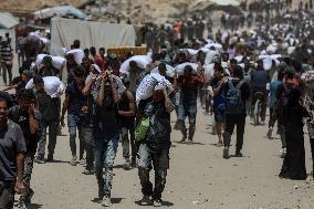 Palestinians Carry Humanitarian Aid - Gaza Strip