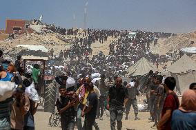 Palestinians Carry Humanitarian Aid - Gaza Strip