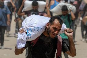 Palestinians Carry Humanitarian Aid - Gaza Strip