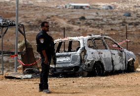 Israeli Settlers Set Fire To Vehicles Belonging To Activists - Hebron