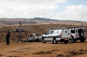 Israeli Settlers Set Fire To Vehicles Belonging To Activists - Hebron