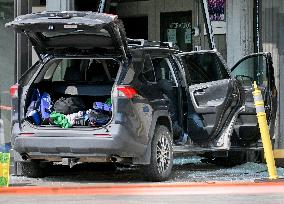 Car Crashes Onto RCMP Headquarters Entrance - Montreal