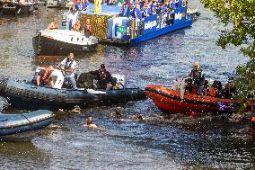 Activists Disrupt Booking Boat at Pride - Amsterdam
