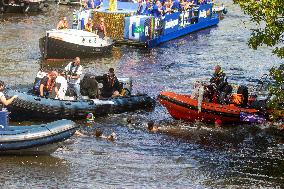 Activists Disrupt Booking Boat at Pride - Amsterdam