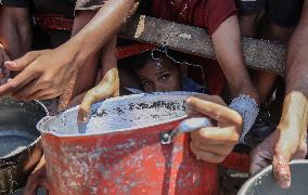 Food Distribution in Gaza - Palestine