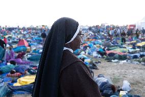 Morning Atmosphere At Last Holy Mass For Youth Jubilee - Rome