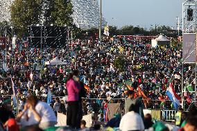 Morning Atmosphere At Last Holy Mass For Youth Jubilee - Rome