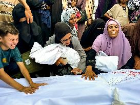 Mourners Grieve Gaza Aid and Shelter Victims - Rafah