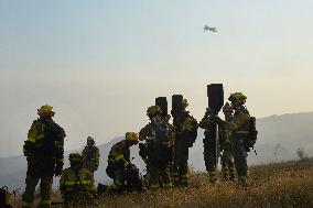 The forest fire in Vilardevós (Ourense) is still active.
