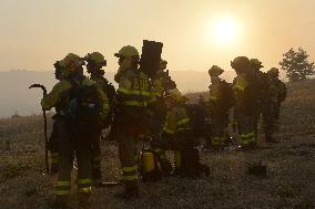 The forest fire in Vilardevós (Ourense) is still active.