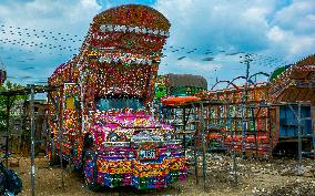 Artisans Preserve Legacy of Truck Painting - Pakistan