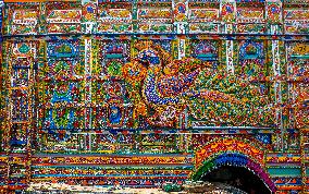 Artisans Preserve Legacy of Truck Painting - Pakistan