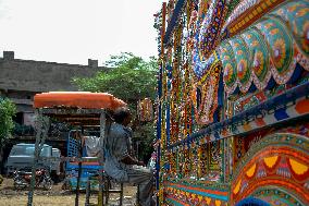 Artisans Preserve Legacy of Truck Painting - Pakistan
