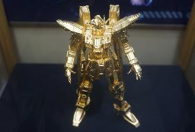 Gundam Golden Standing Statue