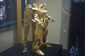 Gundam Golden Standing Statue