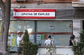 Unemployment in Spain Drops to 2.4 Million Lowest in 18 Years