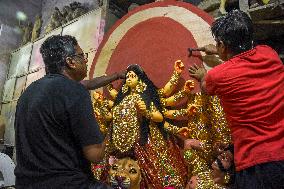 Fiber Durga going to France from India - Kolkata