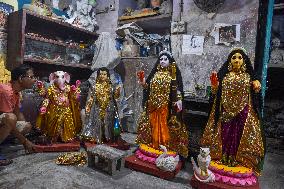 Fiber Durga going to France from India - Kolkata