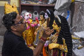 Fiber Durga going to France from India - Kolkata