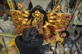 Fiber Durga going to France from India - Kolkata
