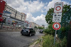 Illustration - Ring Road with ZFE Sign and Crit'Air Stickers - Paris