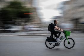 Illustration - Cyclists in Paris - Paris