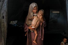 Chaos and Desperation at Gaza Aid Point - Palestine
