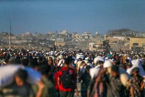Chaos and Desperation at Gaza Aid Point - Palestine