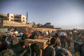 Chaos and Desperation at Gaza Aid Point - Palestine