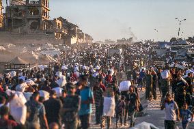 Chaos and Desperation at Gaza Aid Point - Palestine