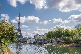 People are Swimming in the Seine - Paris